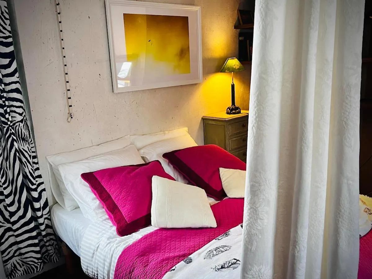Appartement Paris 2E I Calme, Lumineux, Metro, Charme Ancien