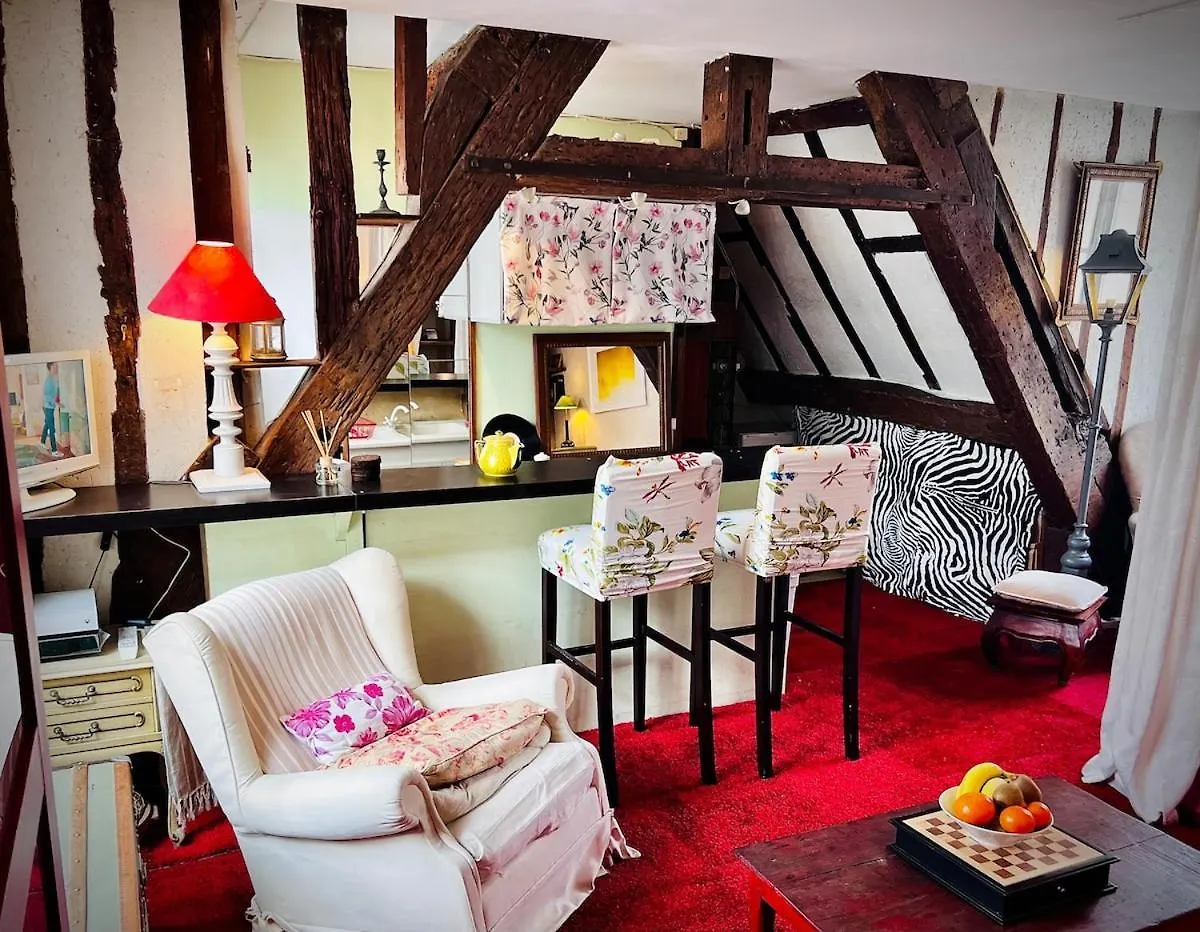 Appartement Paris 2E I Calme, Lumineux, Metro, Charme Ancien